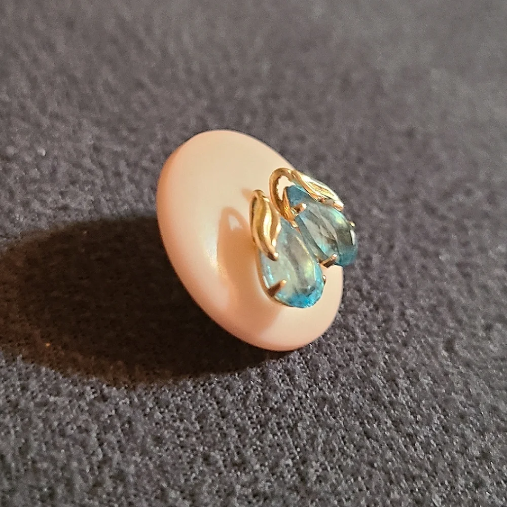 💸SOLD💸 EUC Genuine Blue Topaz Teardrop Gold Earrings - Picture 2 of 9